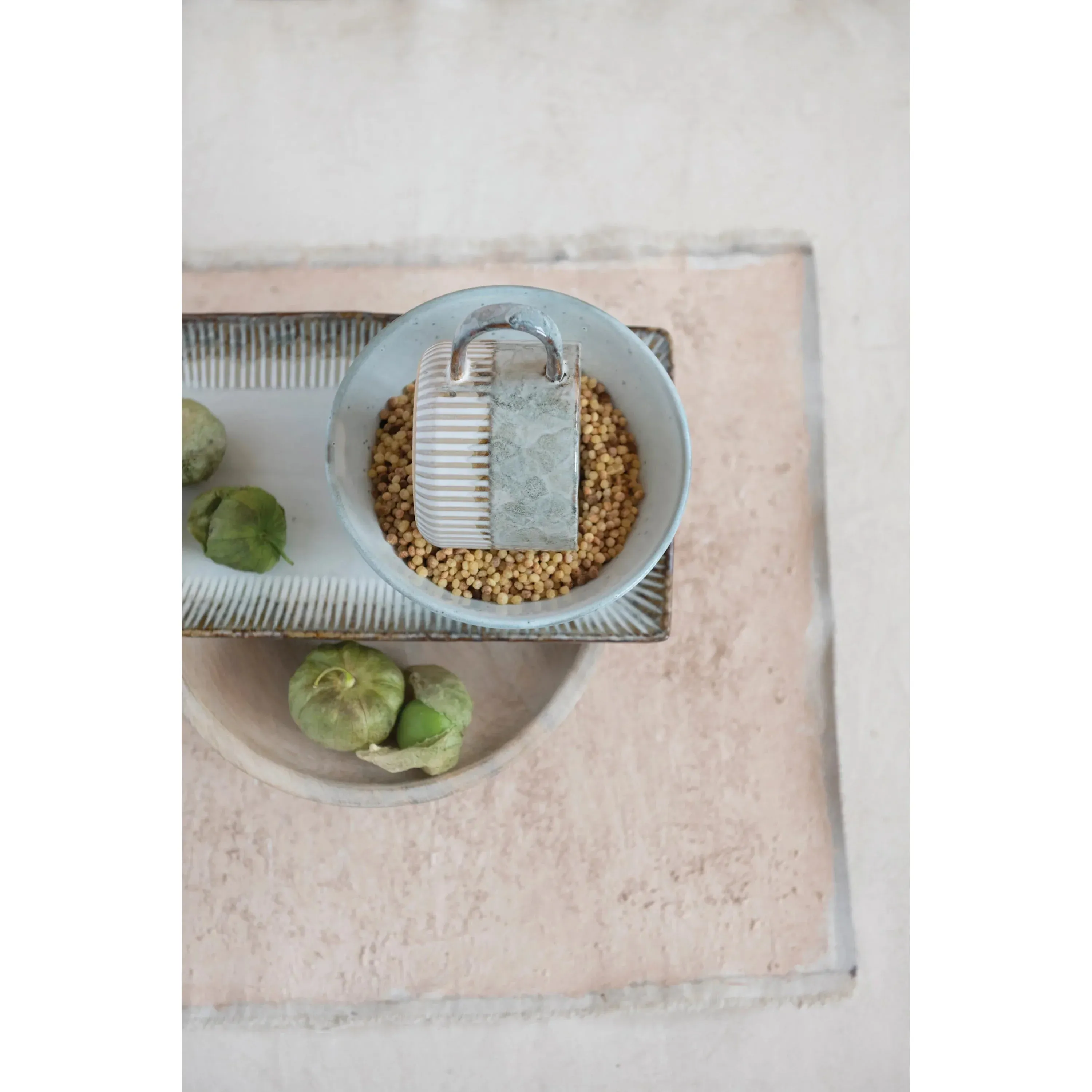 14 OZ. STONEWARE MUG WITH CRIMPED BOTTOM